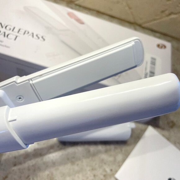 -T3 SinglePass Compact Hair Straightener - Used, some wear visible - Picture 2 of 2